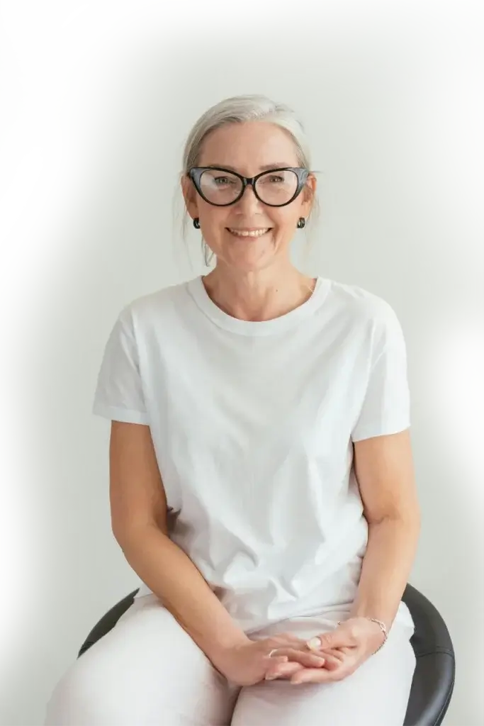 woman sitting on stool with hand folded in lap